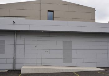 Aussentüre "unsichtbar" flächenbündig in Fassade