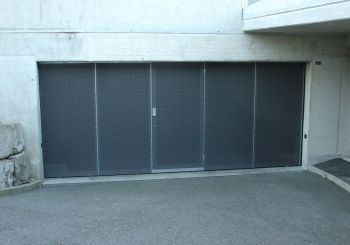 Einstellhallen-Schiebetor