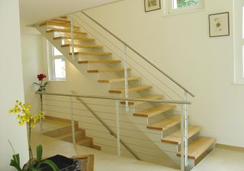 Stahltreppe, mit Holztritten
