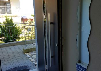 Eingangstür geöffnet