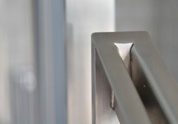Detailaufnahme Geländer aus Edelstahl - ©fotomoments.ch
