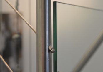 Detailaufnahme Geländer mit Drahtfüllung - ©fotomoments.ch